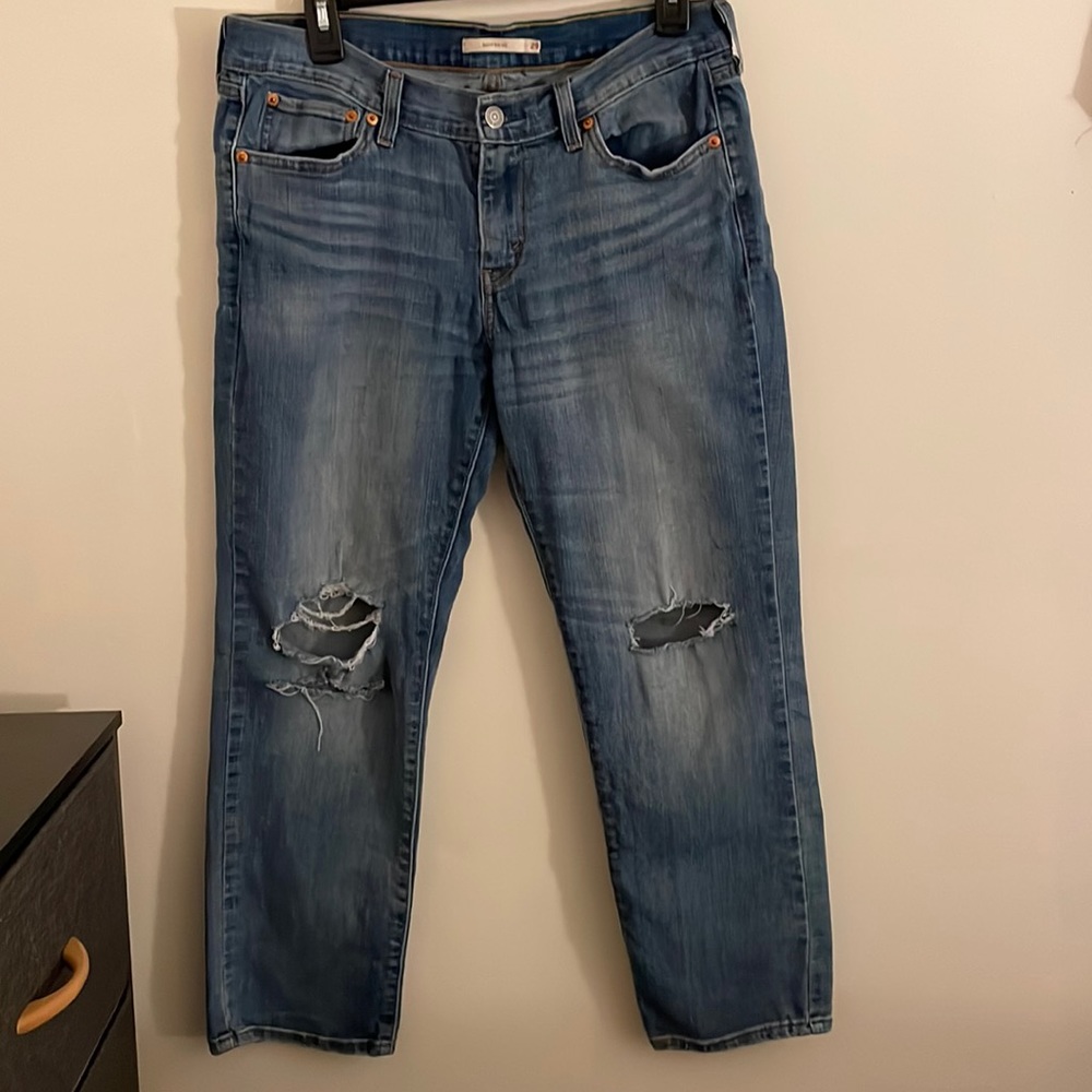 Levi’s boyfriend fit jeans (distressed)
